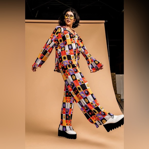 Dressed in LALA ORIGINAL Long Sleeve Plisse Set in Not Made To Be Subtle. NWT - Picture 7 of 9